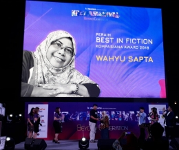 Alhamdulillah, saya berhasil terpilih menjadi Best in Fiction di Kompasiana Award 2018. Bahagia banget... (Dokpri).
