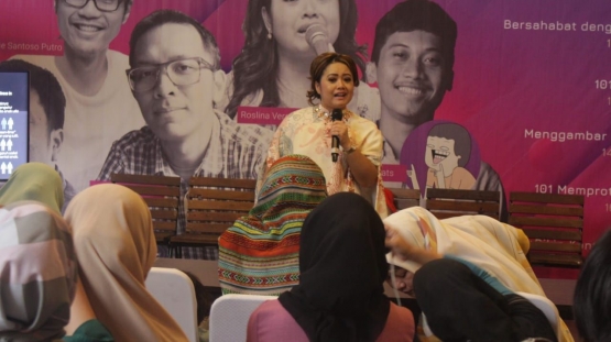 Psikiater Anak Rosliana Verauli di Kompasianival 2018 saat workshop