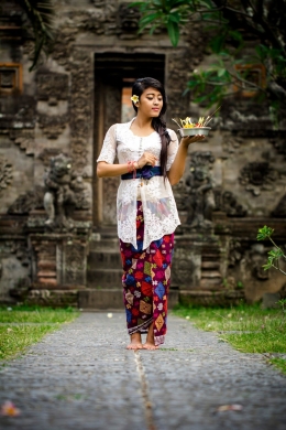 Ilustrasi Gadis Bali. Gambar dari Nyengen.dadi