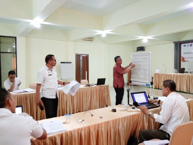 Pemkab dan KOMPAK meramu draft Perbup PKAD Terpadu di Hotel Ahriani Bantaeng (12/12/2018).