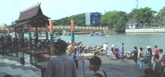 Objek Wisata Taman Siring Kota Banjarmasin-Kalsel