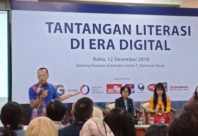 Pepih Nugraha bersama Seminari Darminto dan Kasandra Putranto memberikan banyak masukan bagi para peserta seminar agar dapat sungguh-sungguh melakukan aksi sebagai jawaban atas tantangan literasi di era digital (foto: Retty)
