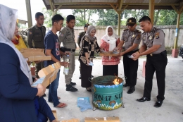 Pemusnahan blangko eKTP di Dinas Dukcapil kabupaten Bangka (ft. Dian F /Humas Bangka) 