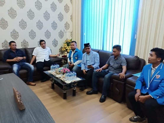 Pengurus Karetaker bersama Walikota Siantar di ruang pertemuan Balaikota (dok. KNPI)