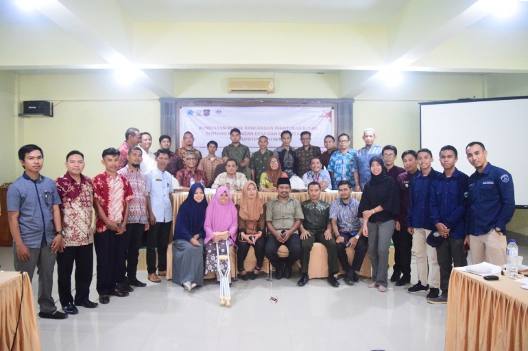FABT (kanan) peserta Konsultasi Publik di Hotel Ahriani Bantaeng (14/12/2018).