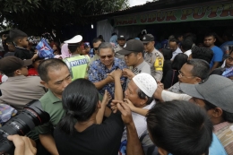 Pak SBY bertemu langsung dengan masyarakat Riau, ketika mampir di warung masyarkat. (dok. pribadi)