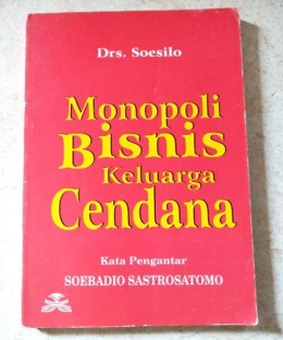 Buku Monopoli Bisnis Keluarga Cendana. (Foto: bukalapak)