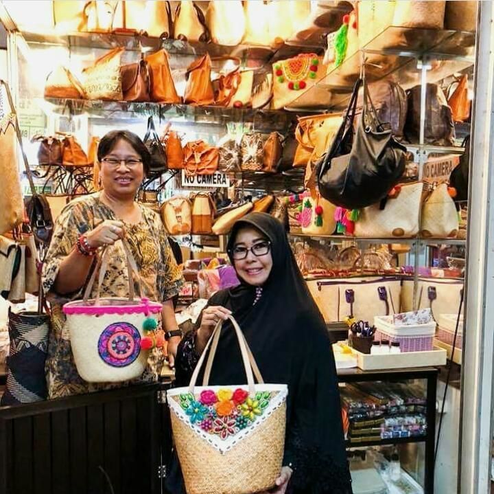 Tas anyaman rotan, salah satu UMKM binaan Linda Afriani, SE arsip Midway Writer