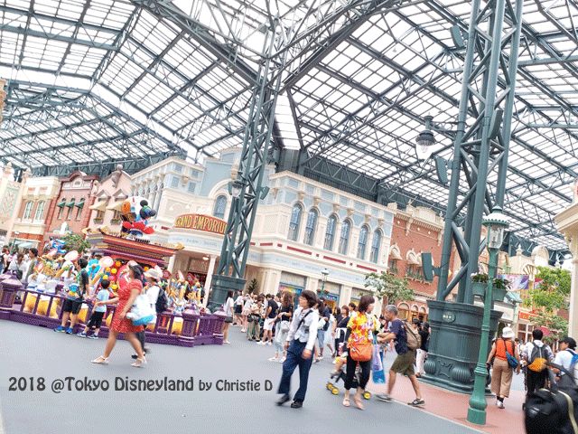 Tokyo Disneyland Konsep Arsitektural Lokal Jepang untuk Tokyo Disneyland Konsep Arsitektural Lokal Jepang untuk