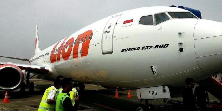 ilustrasi: Pesawat Lion Air B737-800 terparkir di run way Bandara Internasional Soekarno-Hatta. (kompas.com)