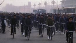 Suasana di salah satu jalan utama di kota Beijing di tahun 1978. Photo: Getty Images