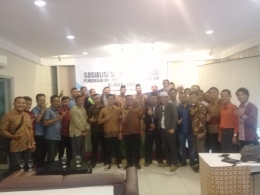 Foto bersama sosialisasi dan koordinasi pendirian Perguruan tinggi di Jawa Barat
