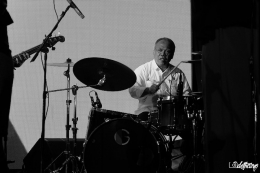 Basuki Hadimuljono, Menteri Pekerjaan Umum dan Perumahan Rakyat menunjukkan kemampuannya bermain drum di acara Spirit of KPR -Growing with Millenials/ dethazyo