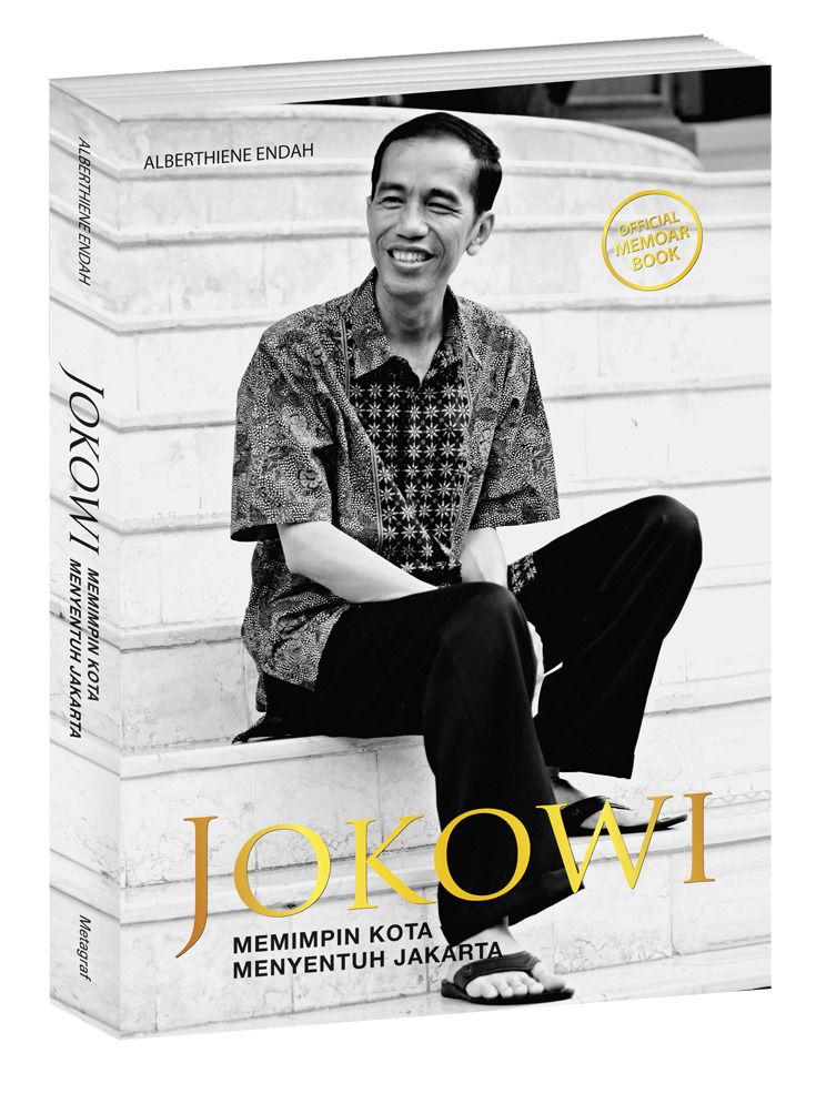 Kover buku biografi Jokowi pertama yang diterbitkan Tiga Serangkai.