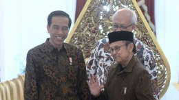 Jokowi dan Habibie [Credit foto: Setpres]