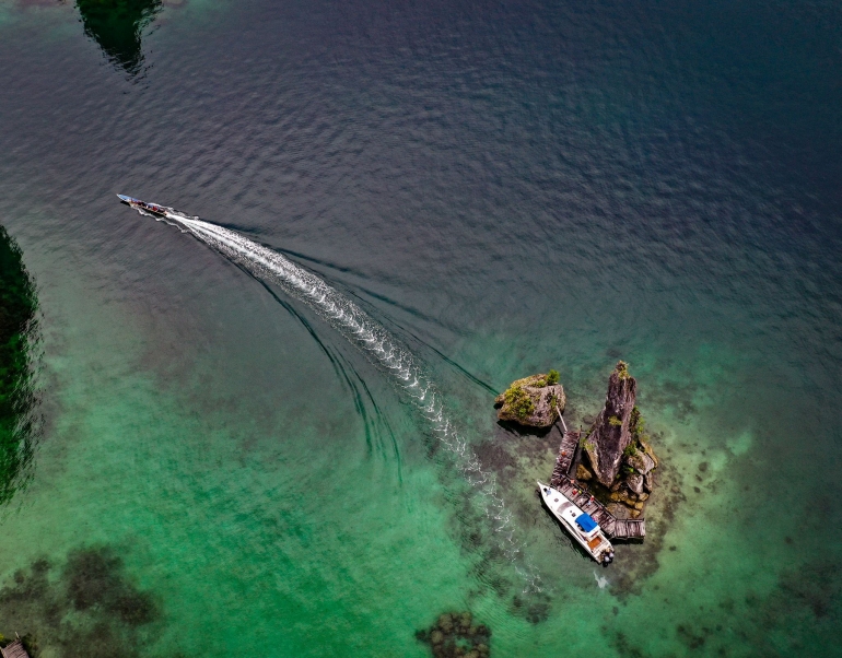Batu Pensil di Teluk Kabui Difoto dengan Drone. Sumber: Dok. Pribadi