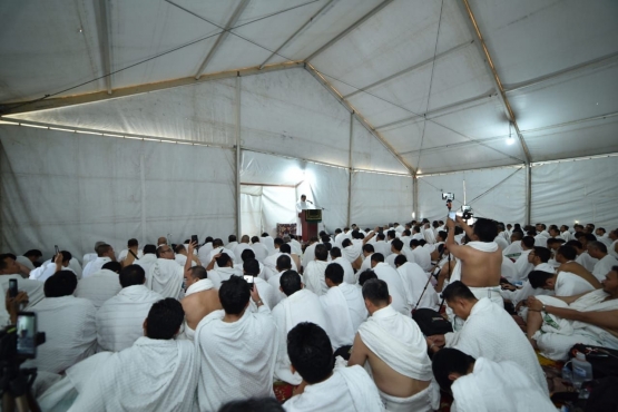 Jenazah haji tengah dengarkan khutbah wukuf dalam tenda di Arafah | dokumen pribadi