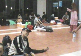 Melepas lelah saat di Bandara Seokarno-Hatta Jakarta setelah sampai dari Batam | dokpri