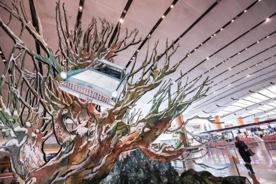 Sumber: Changi Airport, Instalasi The Whomping Willow, Terminal 2.