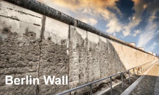 Tembok Berlin dibangun 1961 Dihancurkan 1989 (Sumber : repubika.co.id)