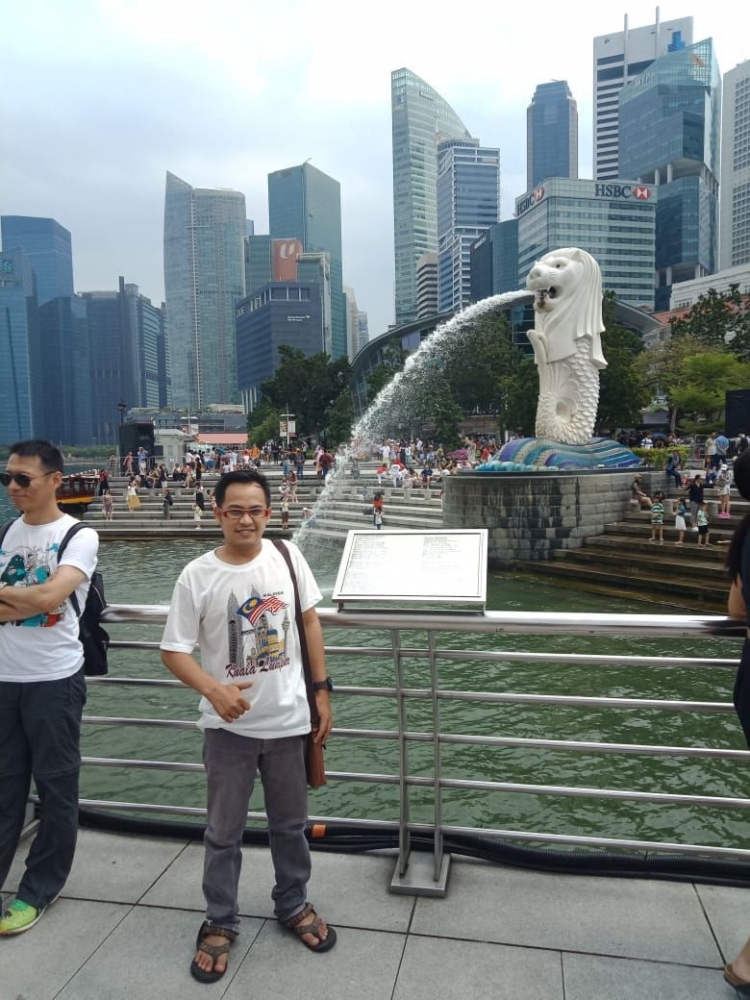 Attractions in Singapore include the Milion