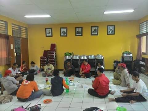 Diskusi dan persiapan aksi di aula Markas PMI Jakarta Selatan. Dokpri