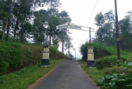 Gapura yang menjadi gerbang Dusun Thekelan (foto: dok pri)