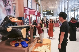 Gambar 07. Niffler di Newt Scamander's Menagerie, Transit Area Terminal 1, sumber dari Changi Airport