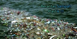 Sampah plastik (sumber: www.beritanasiona.co)