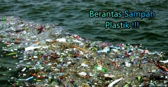Sampah plastik (sumber: www.beritanasiona.co)