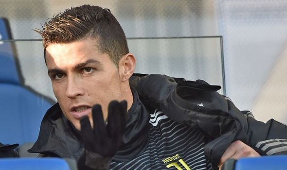 Ronaldo di Bench Pemain saat Melawan Atalanta I Gambar :Express.co