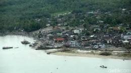 Ilustrasi: Salah satu kawasan di pantai barat Banten yang diterjang tsunami Selat Sunda (22/12-2018). Zona yang porak-poranda dijadikan zona bebas permukiman. Di zona ini hanya kegiatan pariwisata, sedangkan permukiman direlokasi ke zona yang tidak dijangkau lidah tsunami (Foto: Agung Pambudhy/detikcom).