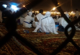 Jemaah haji saat mabit di Muzdalifah | dokumen pribadi 