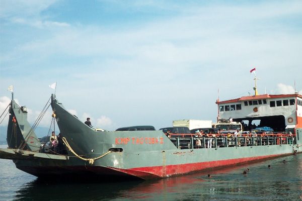 Kapal Ferry penyeberangan Danau Toba. Foto: analisadaily