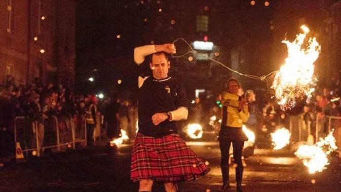 Tradisi Festival Api di Skotlandia (Sumber foto: Itu Unik)
