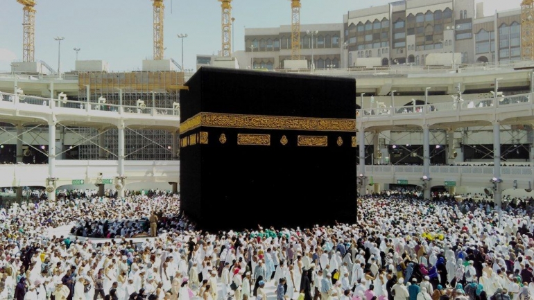 Kabah di Masjidil Haram, terlihat jamaah yang melakukan tawaf. Dok pribadi