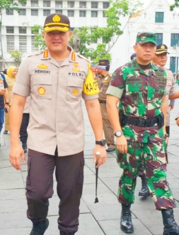 Dandim 0503/JB Letkol Kav. Andre Henry Masengi bersama Kapolres Metro Jakarta Barat