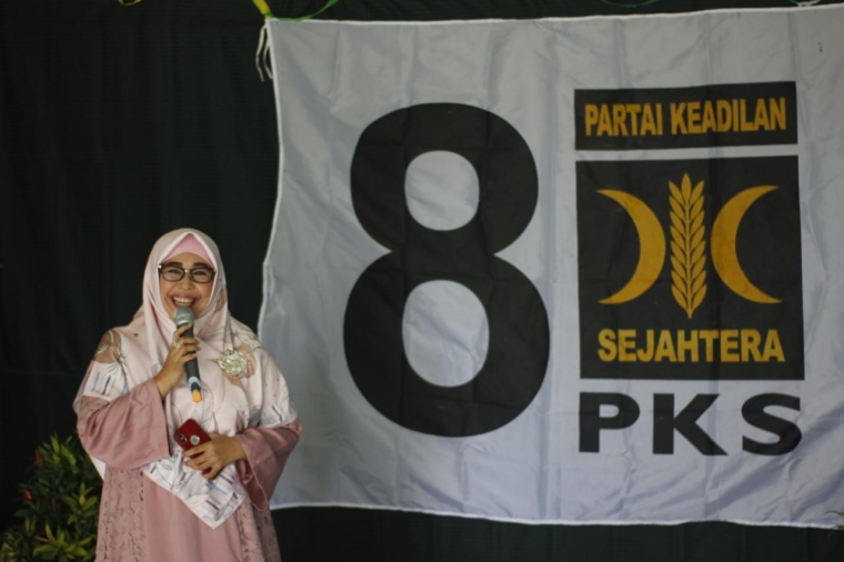 Setelah mendapat jawaban dari shalat Istikharah yang dilakukannya, Linda akhirnya memilih PKS