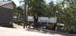 Saya, Fai Fajar, di depan Posko Penampungan Pengungsi Tsunami Anyer | dokpri