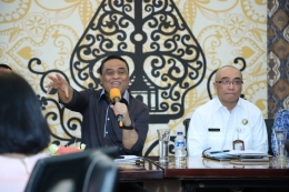Menteri Pendayagunaan Aparatur Negara dan Reformasi Birokrasi (PANRB) Syafruddin berdialog bersama Asosiasi Media Siber Indonesia (AMSI) di Jakarta, Rabu (19/12/2018). foto: bayu