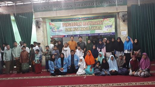 Dosen-dosen STMIK Nusa Mandiri Foto Bersama Anak-anak dari Panti Asuhan Yayasan Thariiqul Jannah Bekasi| Dokumentasi pribadi