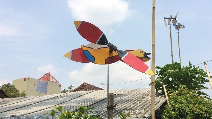 Kincir angin karya Sugiyarto, Kecamatan Karangpandan. foto: TribunSolo.com