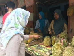 Warung Durian Srikandi, Kecamatan Kerjo. Foto: Dok. Pribadi