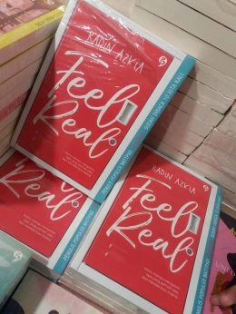 Feel Real merupakan novel ketiga Radin yang berhasil di terbitkan oleh Gagasmedia