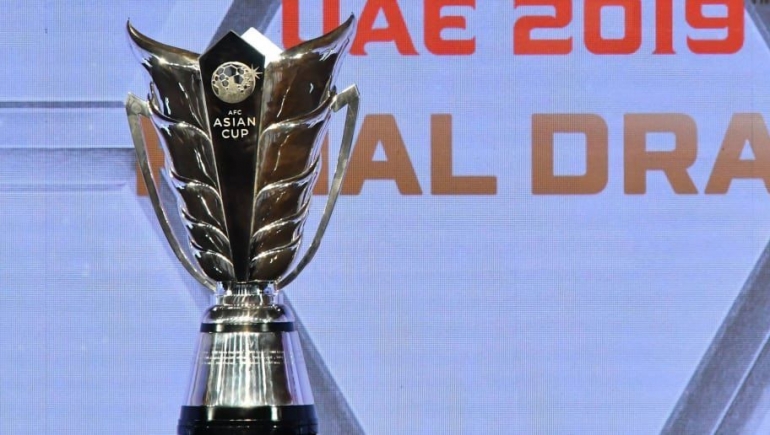 Trofi Piala Asia 2019 dengan desain baru/ Foto: Twitter @WE_global