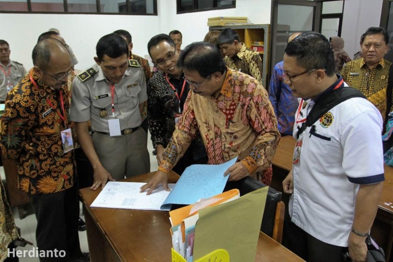 Sidak di ruang dokumen dan penyimpanan