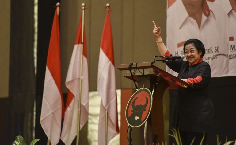 Dalam ketenangannya sebagai perempuan, Megawati sudah menunjukkan bukti kekuatannya lewat PDIP - Foto: Tirto