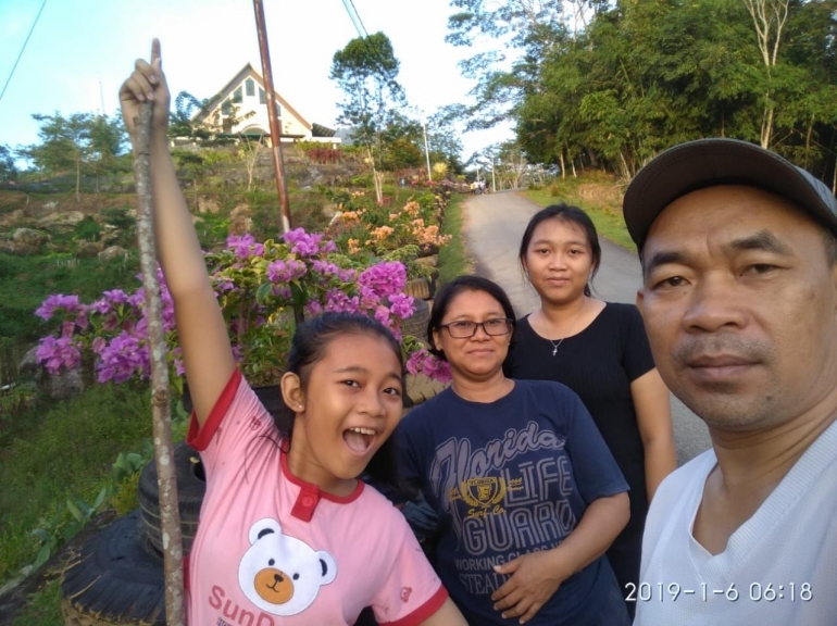 Area gereja Bandol berbukit yang segar...