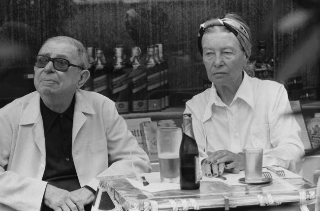 (Jean-Paul Sartre et Simone de Beauvoir Rome - sumber: fr.muzeo.com)