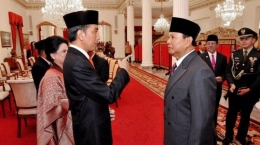 Semestinya ada yang mengingatkan Prabowo-Sandi untuk berpolitik dengan cara lebih terpuji - Foto: Tribunnews.com